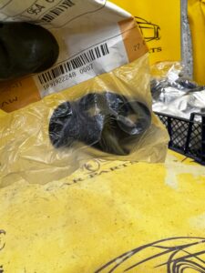 4 X MOCOWANIE NAKRĘTKA OSŁON BAGAŻNIKA BMW 8 E31 7 E32 5 E34 SEDAN NOWE OEM