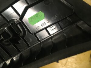 LEWA OSŁONA POSZYCIE SŁUPKA ALCANTARA INFINITI Q30