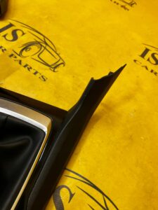 MIESZEK DRĄŻEK ZMIANY BIEGÓW DEKOR TUNELU ŚRODKOWEGO PEUGEOT 308 II T9 EU