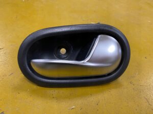 PRAWA WEWNĘTRZNA KLAMKA DRZWI DACIA SANDERO II