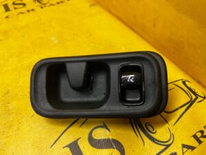 PRZEŁĄCZNIK SKŁADANIA OPARCIA KANAPY FOTELA TYŁ PRAWY MERCEDES C-KLASA W206