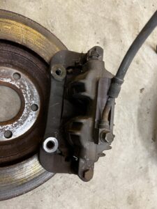 KOMPLET TARCZE HAMULCE ZACISKI PRZÓD CHEVROLET CORVETTE C5 97-04