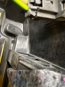 OSŁONA BOCZEK MOCOWANIE PÓŁKI BAGAŻNIKA LEWY CITROEN C4 PICASSO II