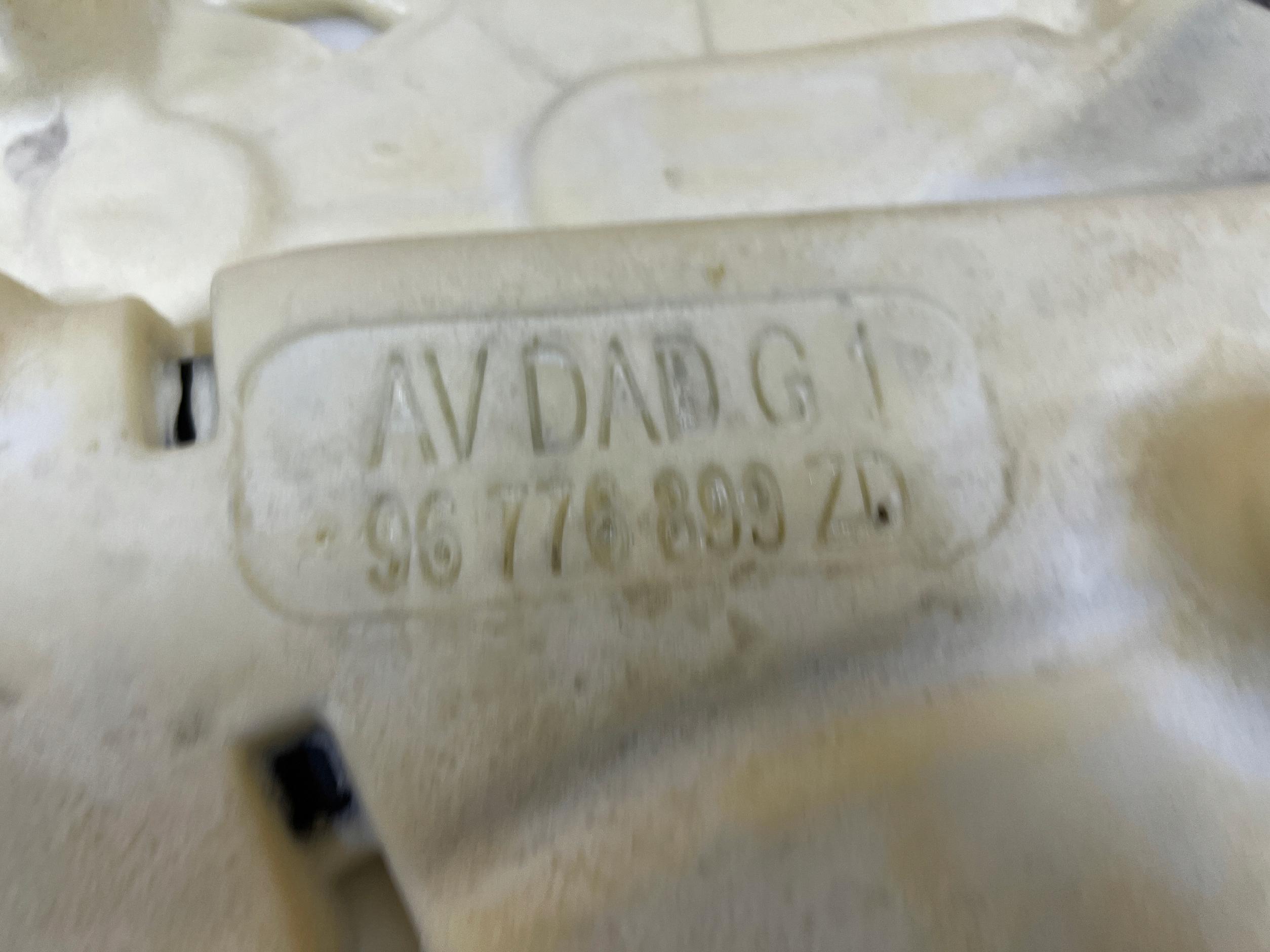 WYKŁADZINA LEWY PRZÓD C4 PICASSO II RHD UK