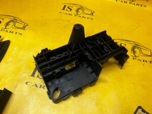 PODSTAWA MOCOWANIE SKRZYNKI BEZPIECZNIKÓW FORD EXPLORER MK6