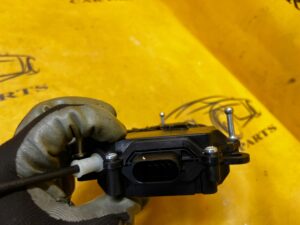 ZAMEK DOCIĄG KLAPY TYŁ BAGAŻNIKA LAND ROVER DISCOVERY SPORT V L550 LIFT