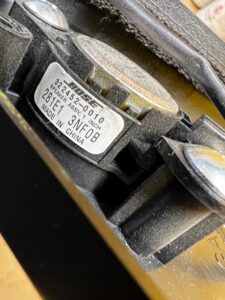 GŁOŚNIK OSŁONA ZAŚLEPKA SŁUPKA A PRZÓD LEWY BOSE INFINITI Q50