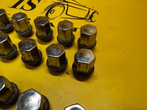 KOMPLET NAKRĘTKI ŚRUBY KÓŁ RANGE ROVER VELAR L560