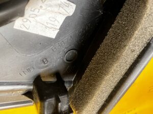 OSŁONA ZAŚLEPKA TRÓJKĄT BŁOTNIKA PRZÓD PRAWY DACIA SANDERO III