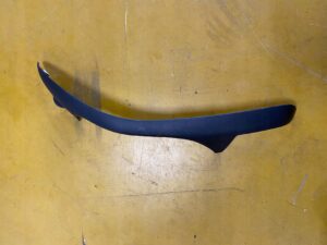 RĄCZKA OSŁON LISTW BOCZKA PRAWY PRZÓD INFINITI Q30