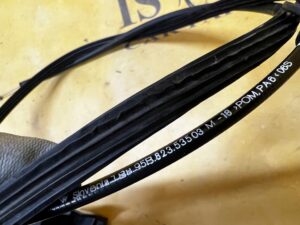 LINKA CIĘGNO RĄCZKA RYGIEL MASKI POKRYWY SILNIKA PORSCHE MACAN 95B