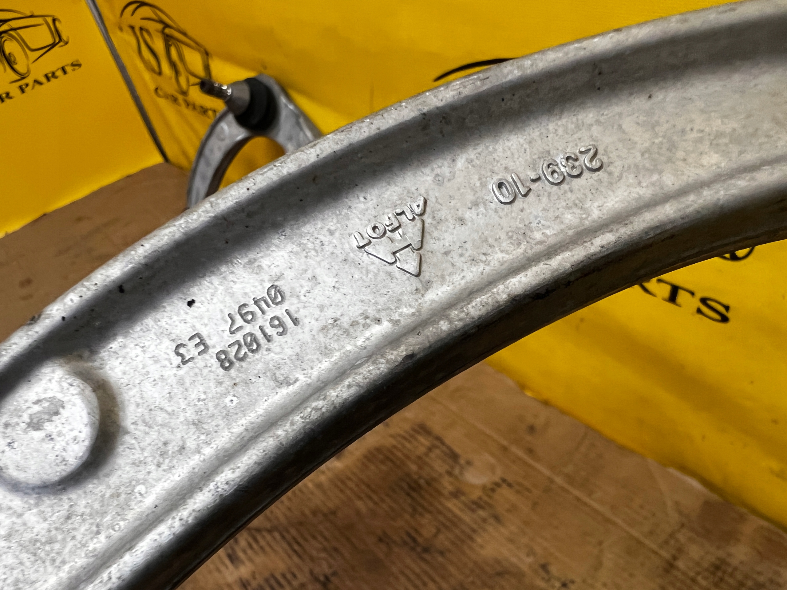 WAHACZ PRZÓD PRZEDNI PRAWY GÓRNY MERCEDES GLS X166