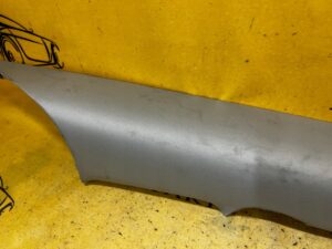 OSŁONA POSZYCIE SŁUPKA C TYŁ LEWE LEWY TESLA MODEL 3 PRZEDLIFT