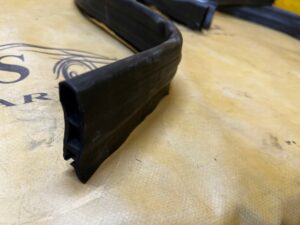 USZCZELKA PODSZYBIA MASKI POKRYWY SILNIKA MERCEDES CLS W218