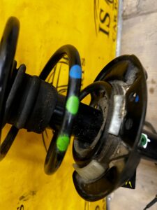 MCPHERSON PRAWY PRZÓD NOGA AMORTYZATOR ZWROTNICA DACIA SANDERO III 3 1.0TCE