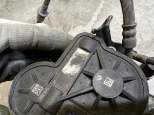 ZWROTNICA PIASTA ZACISK TYŁ TYLNA PRAWY PRAWA RANGE ROVER EVOQUE II L551