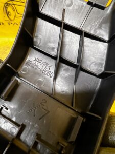 OSŁONA SZYNY SIEDZENIA PRAWY PRZÓD WEWNĘTRZNA LEXUS RX 450H III 3 AL10