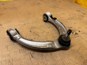 WAHACZ PRZÓD LEWY GÓRNY MERCEDES GL X166