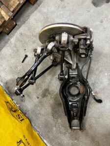 ZWROTNICA TYŁ KOMPLETNA ZACISK PRAWA TESLA MODEL 3 2WD