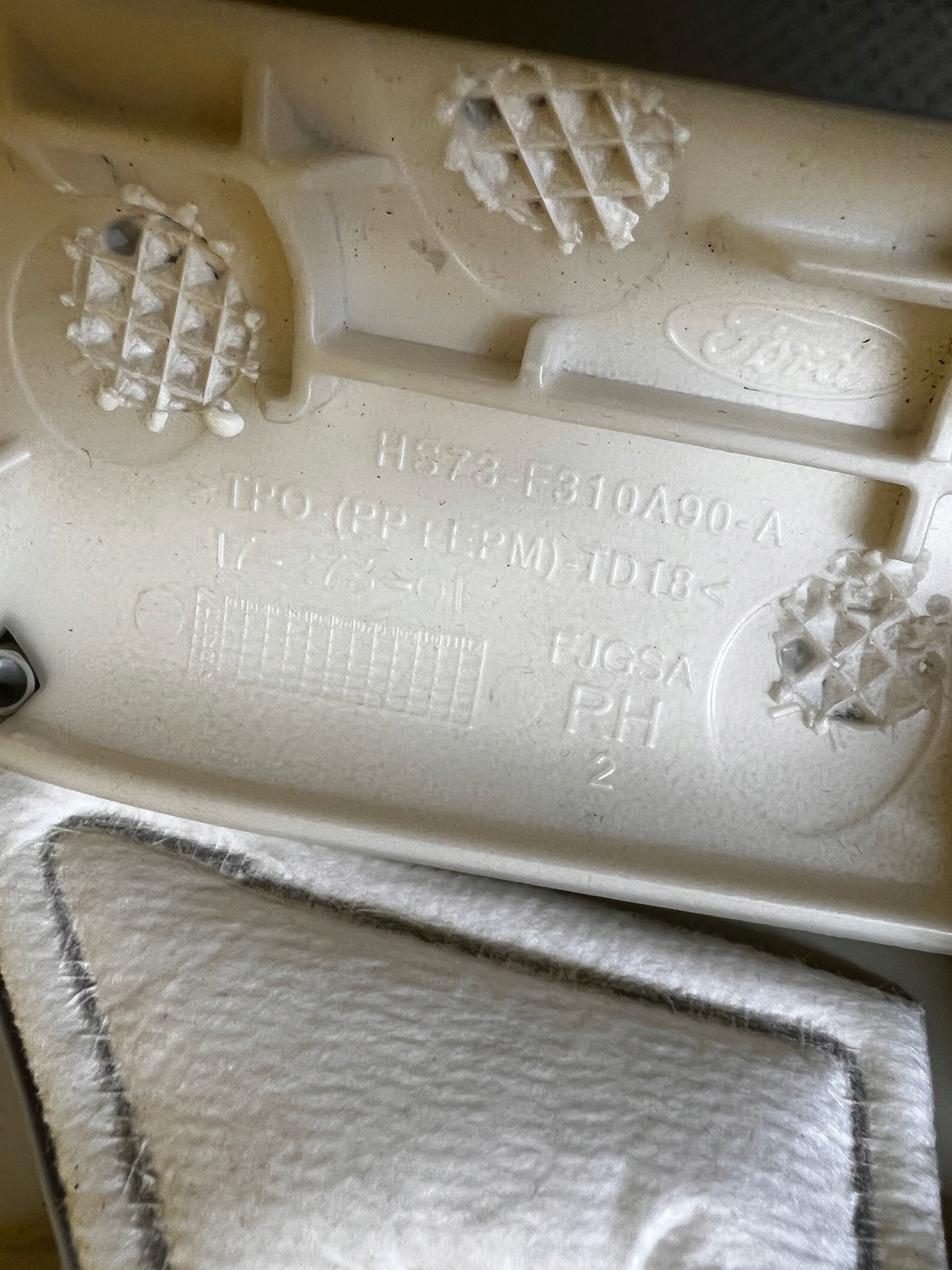 POSZYCIE OSŁONA OBUDOWA SŁUPKA TYŁ C PRAWY FORD FUSION LIFT USA