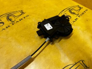 ZAMEK DOCIĄG KLAPY TYŁ BAGAŻNIKA LAND ROVER DISCOVERY SPORT V L550 LIFT