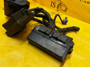 KOMPLET SKRZYNKA BEZPIECZNIKÓW PRZEKAŹNIKÓW RENAULT KOLEOS II 2.0 DCI