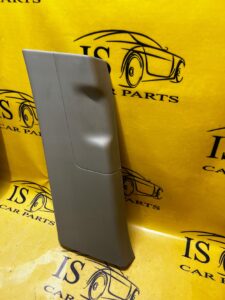 OSŁONA PLASTIK SŁUPKA PRAWA RANGE ROVER VOGUE L405