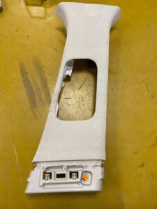 PRAWA OSŁONA SŁUPKA ŚRODKOWEGO B INFINITI Q50