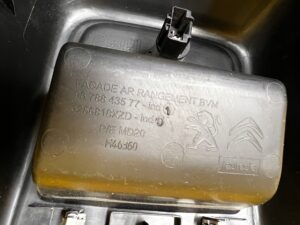 OSŁONA TUNELU ŚRODKOWEGO TYŁ GNIAZDO 12V CITROEN C4 GRAND PICASSO II