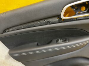 TAPICERKA BOCZEK DRZWI TYŁ LEWY JEEP GRAND CHEROKEE WK2 HARMAN/HARDON