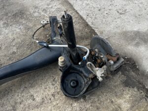 KOMPLET BELKA OŚ ZAWIESZENIE HAMULCE TYŁ TYLNA PEUGEOT 308 II T9 2014R EU