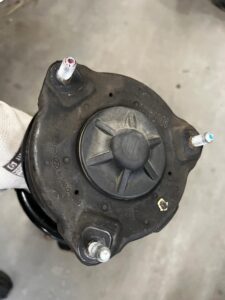 NOWA NOGA ZWROTNICA AMORTYZATOR MCPHERSON PRZÓD PRAWY KIA SORENTO III CRDI