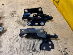 KOMPLET ZAWIASY MASKI POKRYWY SILNIKA LEWY PRAWY MERCEDES GL X166 890