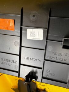 SCHOWEK PÓŁKA TUNELU KONSOLI PRZÓD GNIAZDO ZAPALNICZKI DACIA JOGGER