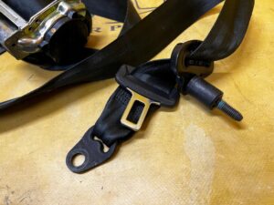 WYSTRZELONY PAS BEZPIECZEŃSTWA PRZÓD PRZEDNI PRAWY DACIA SANDERO III EU