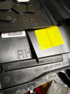 OSŁONA POSZYCIE SŁUPKA B ŚRODKOWEGO PRAWA FORD KUGA MK3