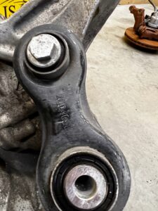 ZWROTNICA ZAWIESZENIE PIASTA TYŁ PRAWY PRAWA BMW X6M E71 X5M E70