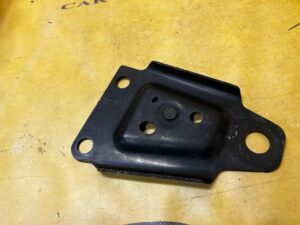 WZMOCNIONA PŁYTA BELKA ROZPÓRKA WSPORNIK PRZÓD LEWY VOLVO XC90 II