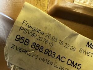 OSŁONA ZAŚLEPKA POD KIEROWNICĘ KONSOLI DESKI LEWA PORSCHE MACAN 95B