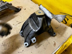 KOMPLET ŁAPA UCHWYT MOCOWANIE SILNIKA PRAWA LEWA PORSCHE MACAN 95B 2.0 TFSI