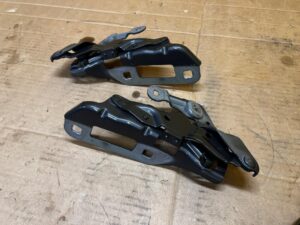 ZAWIASY MASKI POKRYWY SILNIKA PORSCHE PANAMERA 970 I LIFT M7S AGATE GREY