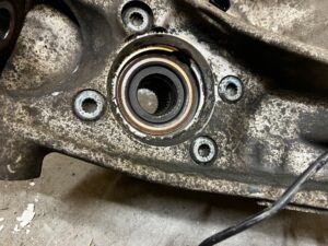 ZWROTNICA PIASTA PRZÓD LEWY PORSCHE CAYENNE II 7P5 GTS 4.8 V8