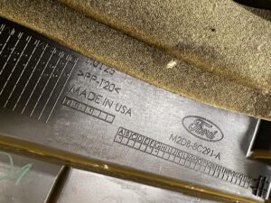 OSŁONA GÓRNA PASA PRZEDNIEGO FORD BRONCO 2.3 2.7 ECOBOOST 21-