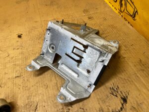 WSPORNIK MOCOWANIE UCHWYT STEROWNIKA POD SIEDZENIEM TYŁ MERCEDES GL X166