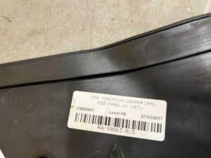 TAPICERKA BOCZEK LISTWA TUNELU ŚRODKOWEGO LEWA JAGUAR XE X760 XF X260