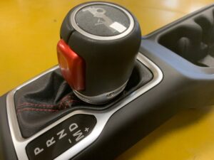 MIESZEK GAŁKA BIEGÓW CUPHOLDER JEEP WRANGLER JL