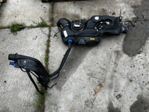 ZBIORNIK BAK POMPA WLEW PALIWA PEUGEOT 2008 II 1.5 BLUE HDI