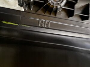 OSŁONA ZAŚLEPKA PODSUFITKI DACHU PRZÓD PRAWA 4 DRZWI FORD BRONCO 21-