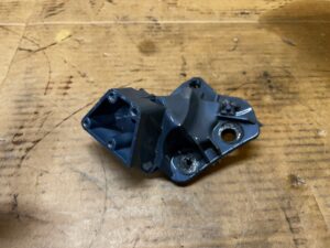 WSPORNIK SŁUPKA A PRZÓD LEWY FORD BRONCO 21- AZURE GREY PEARL