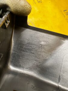 OSŁONA OBUDOWA RAMKA LUSTERKA WEWNĘTRZNEGO WSTECZNEGO FORD BRONCO 21-